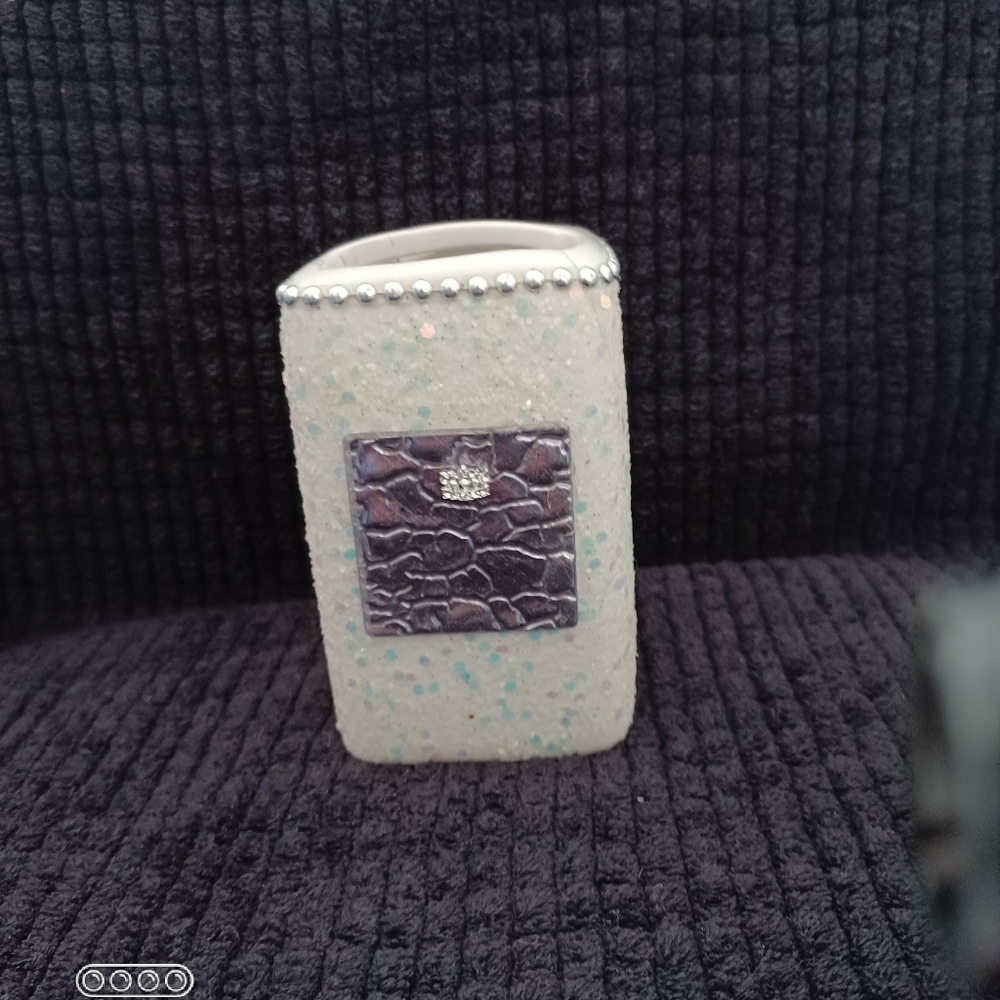 Toothbrush Holder - Picture 5 of 6